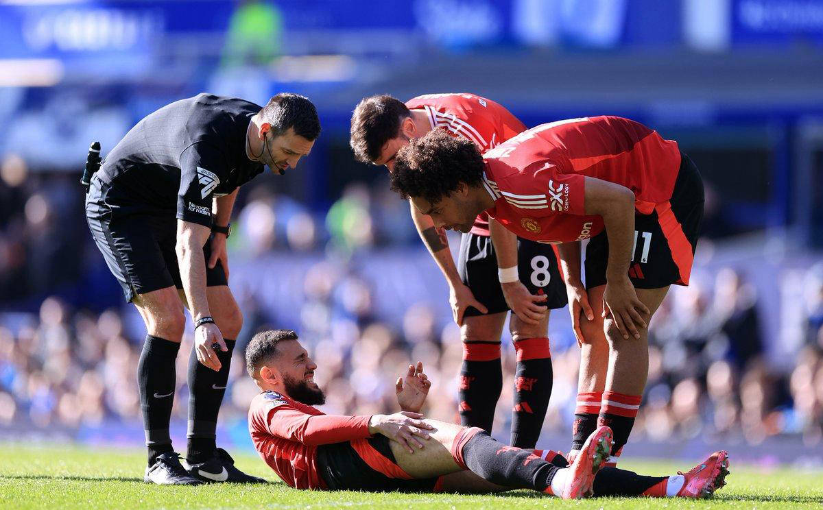 开云体育平台APP-曼联后卫菲尔琼斯因伤缺阵，球队稳定性受挑战