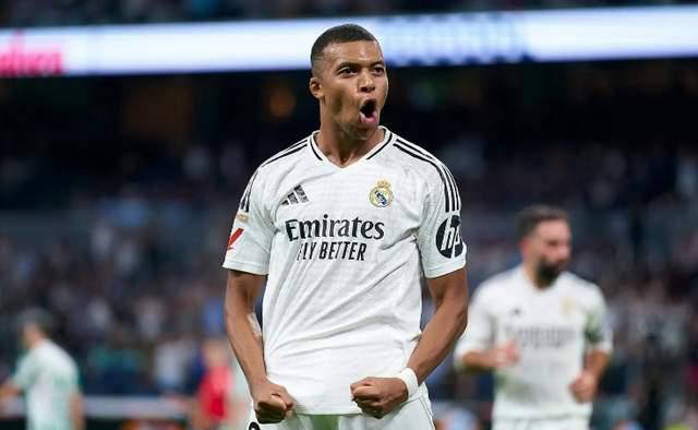 足球殿堂明星将在赛场展现飒爽英姿的简单介绍 足球殿堂明星将在赛场展现飒爽英姿的简单介绍