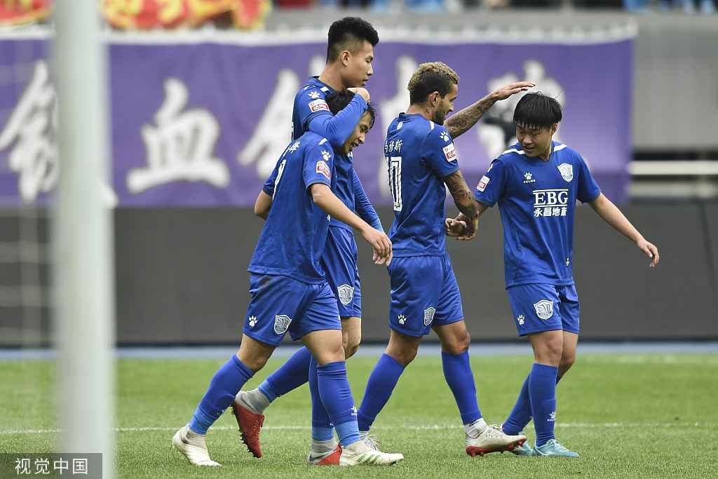 包含新疆队以强大实力击败贵州队，夺得胜利的词条