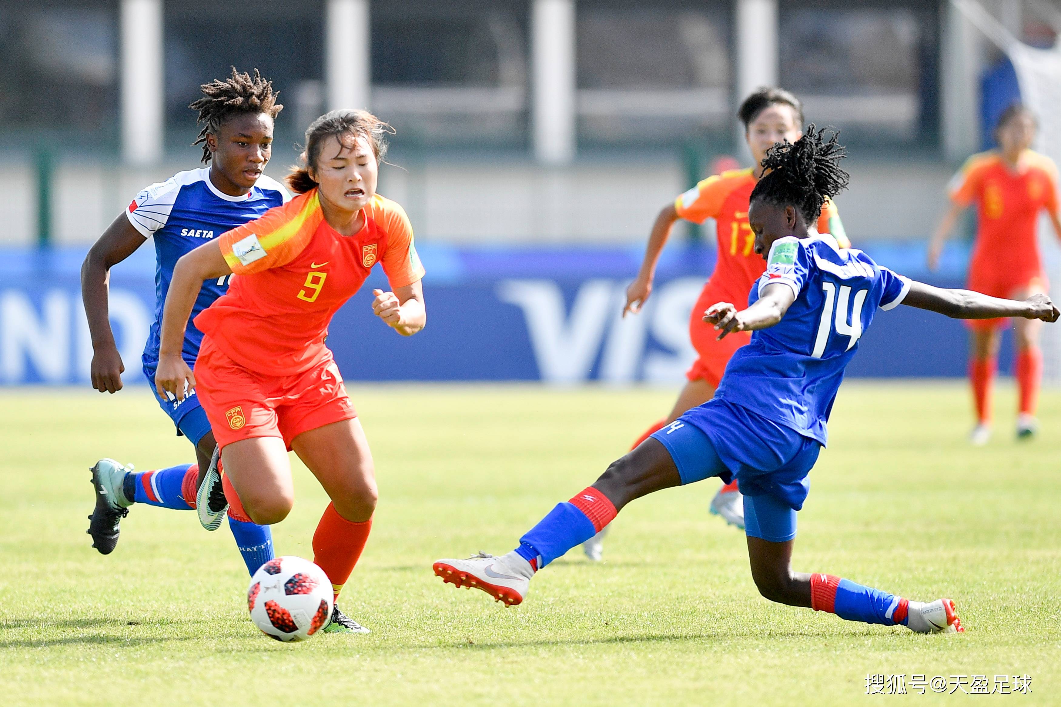 开云体育入口-关于国内杯赛球场上，女队员展现出色实力的信息
