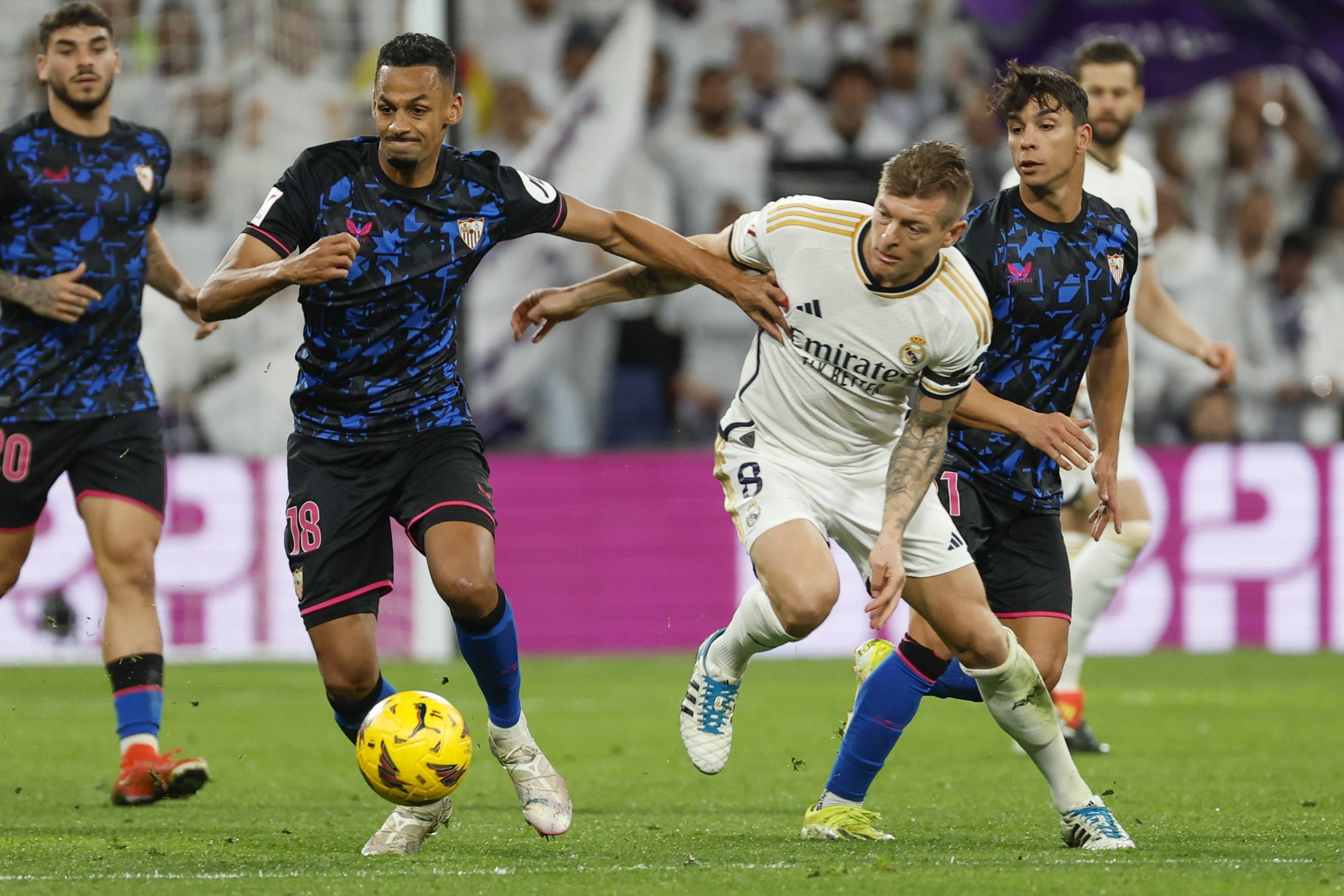 开云体育官方网站-塞维利亚夺取胜利，球队默契配合令人倾倒