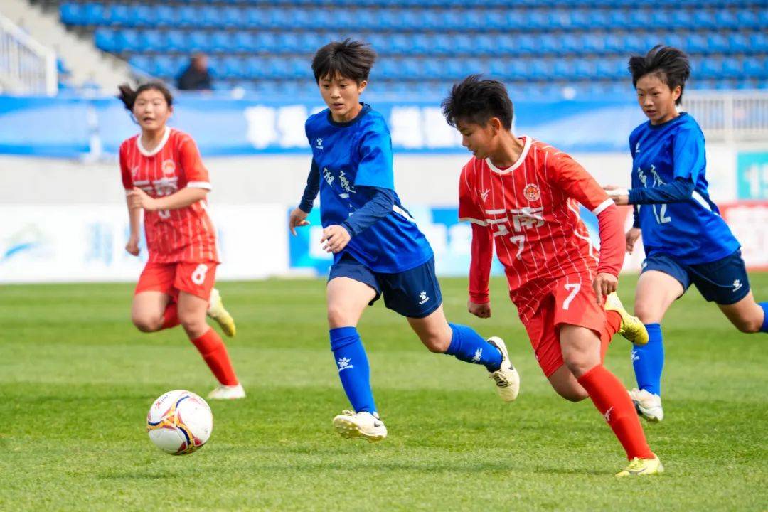 关于超越自我的境界：女子足球比赛的激烈角逐的信息