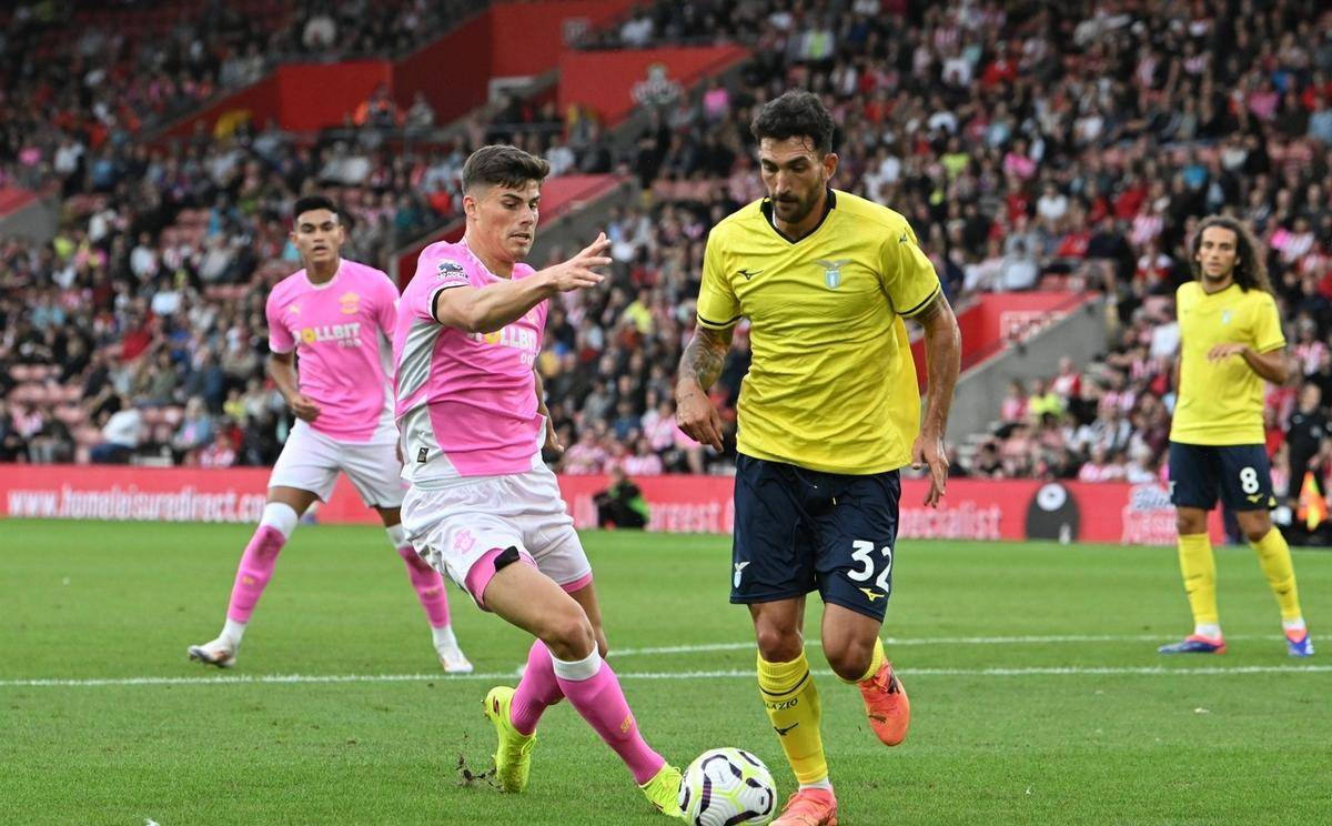 意甲球队球迷热情助威，助力球队取胜的简单介绍