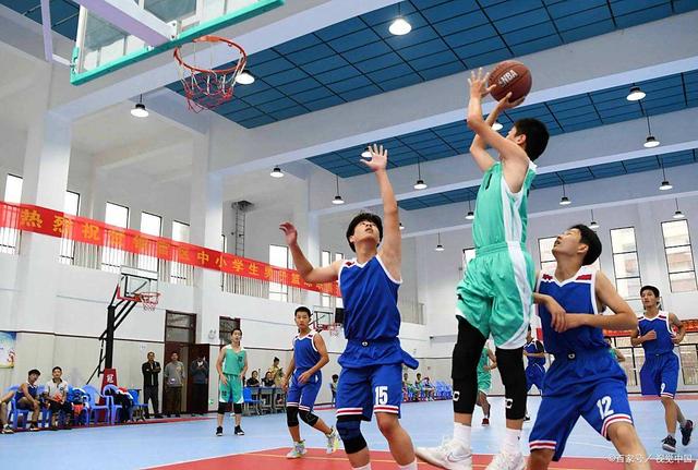 开云APP-球员奋勇拼搏，篮球比赛精彩纷呈的简单介绍