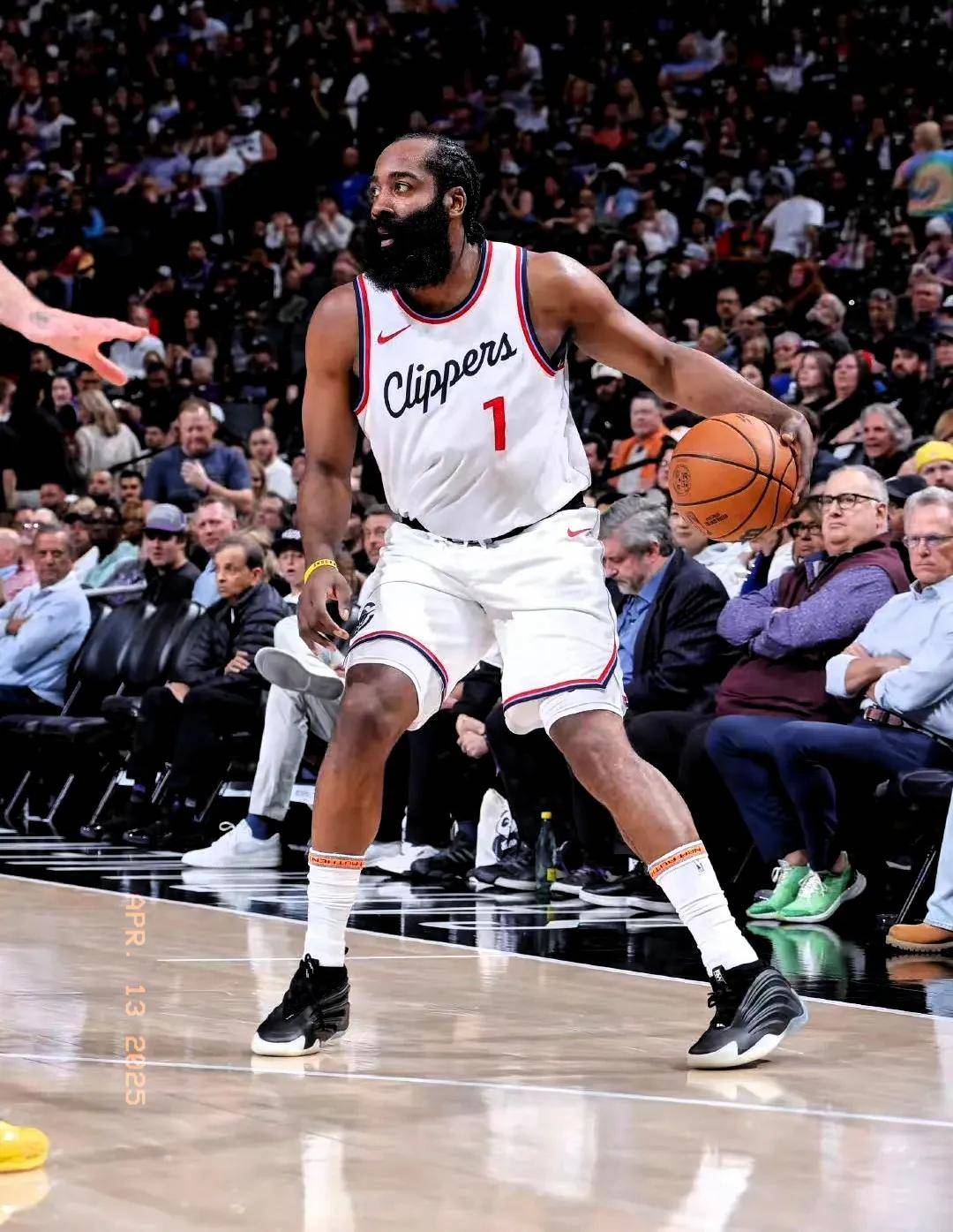 拜仁遭遇勇士失利，NBA局势紧张