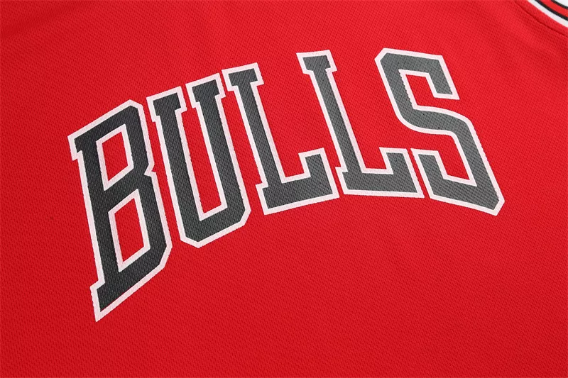 开云平台-公牛队创新球衣设计，引发球迷关注的简单介绍
