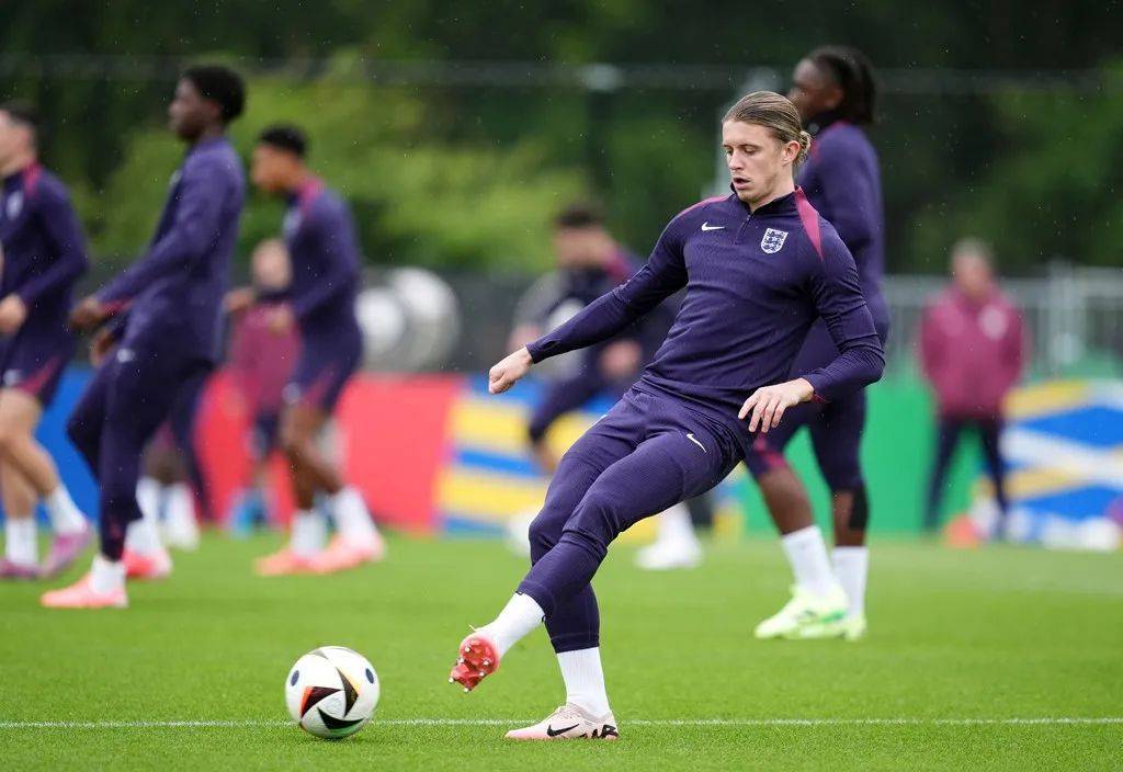 关于莱斯特城球员表现出色，被誉为新星的信息