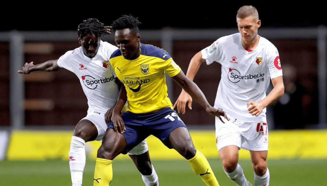 开云体育入口-巴黎巴萨法甲传闻不绝，球迷期待火花碰撞的简单介绍