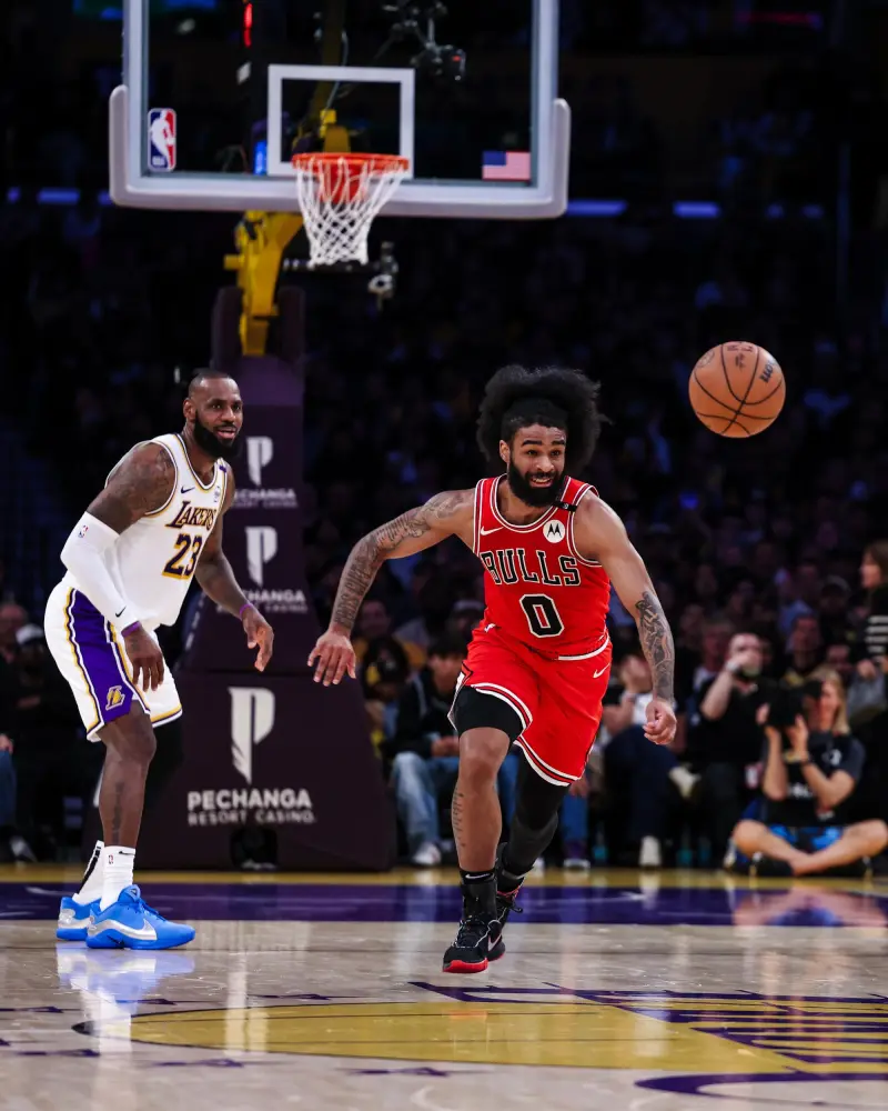 湖人击败小牛，英格拉姆砍31分