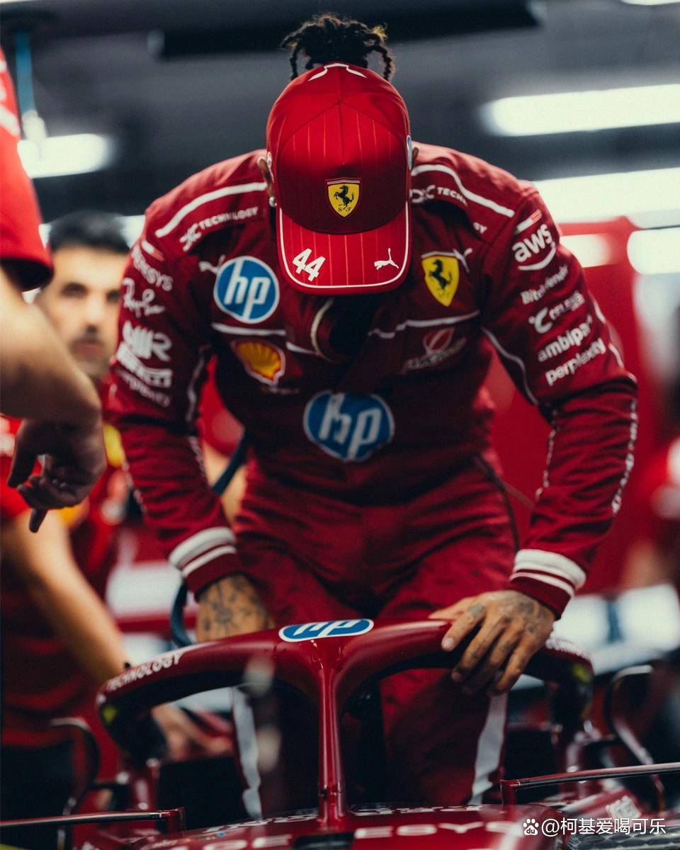 梅赛德斯轻取法拉利,汉密尔顿扛起全队 梅赛德斯轻取法拉利,汉密尔顿扛起全队