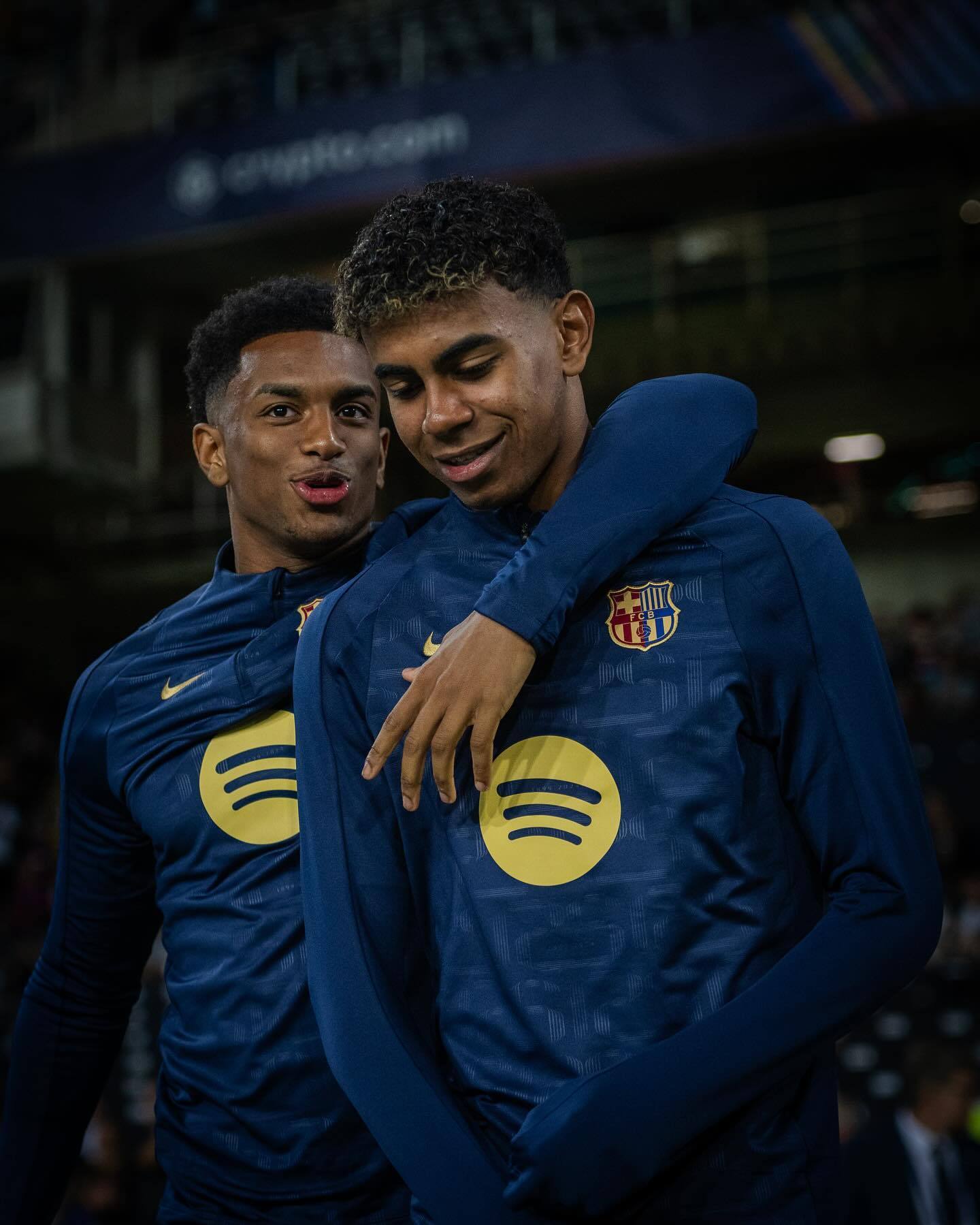 开云体育在线-韩国力克AC米兰，莱万扛起全队