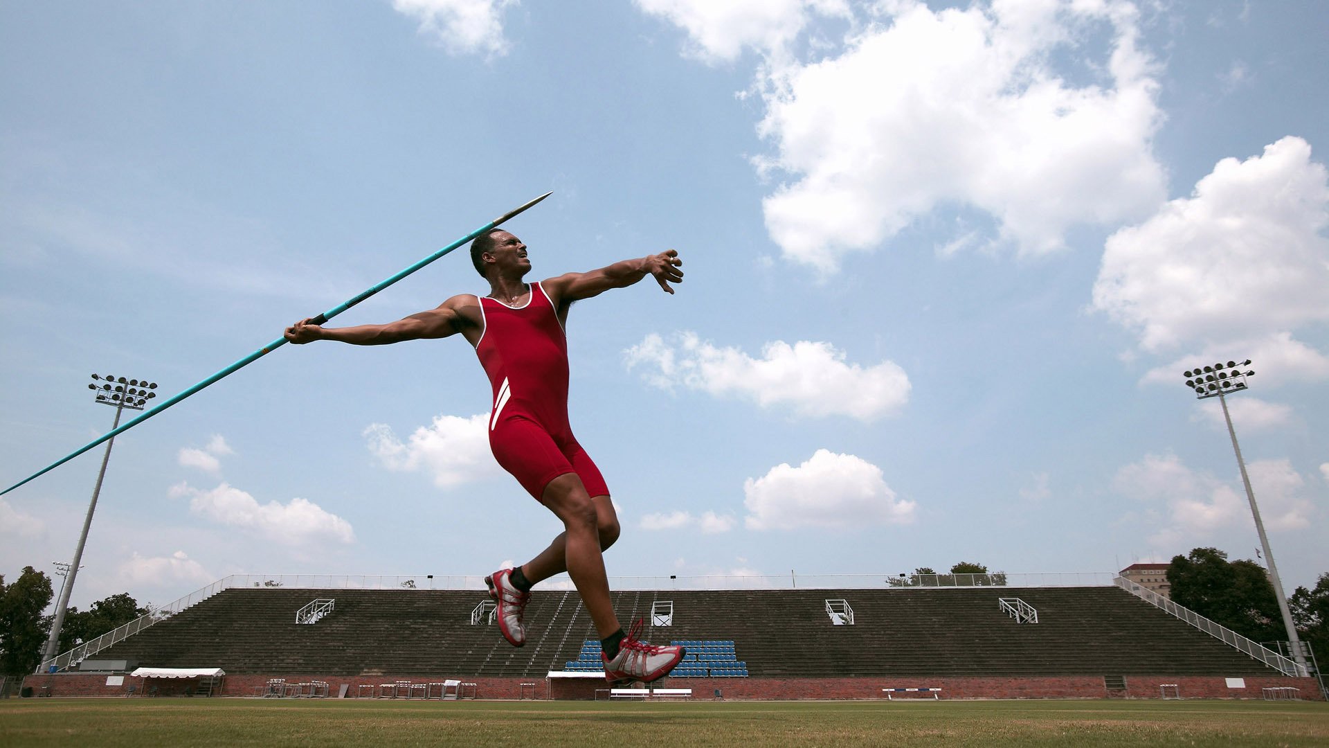 终点线前,卢卡库的头球
