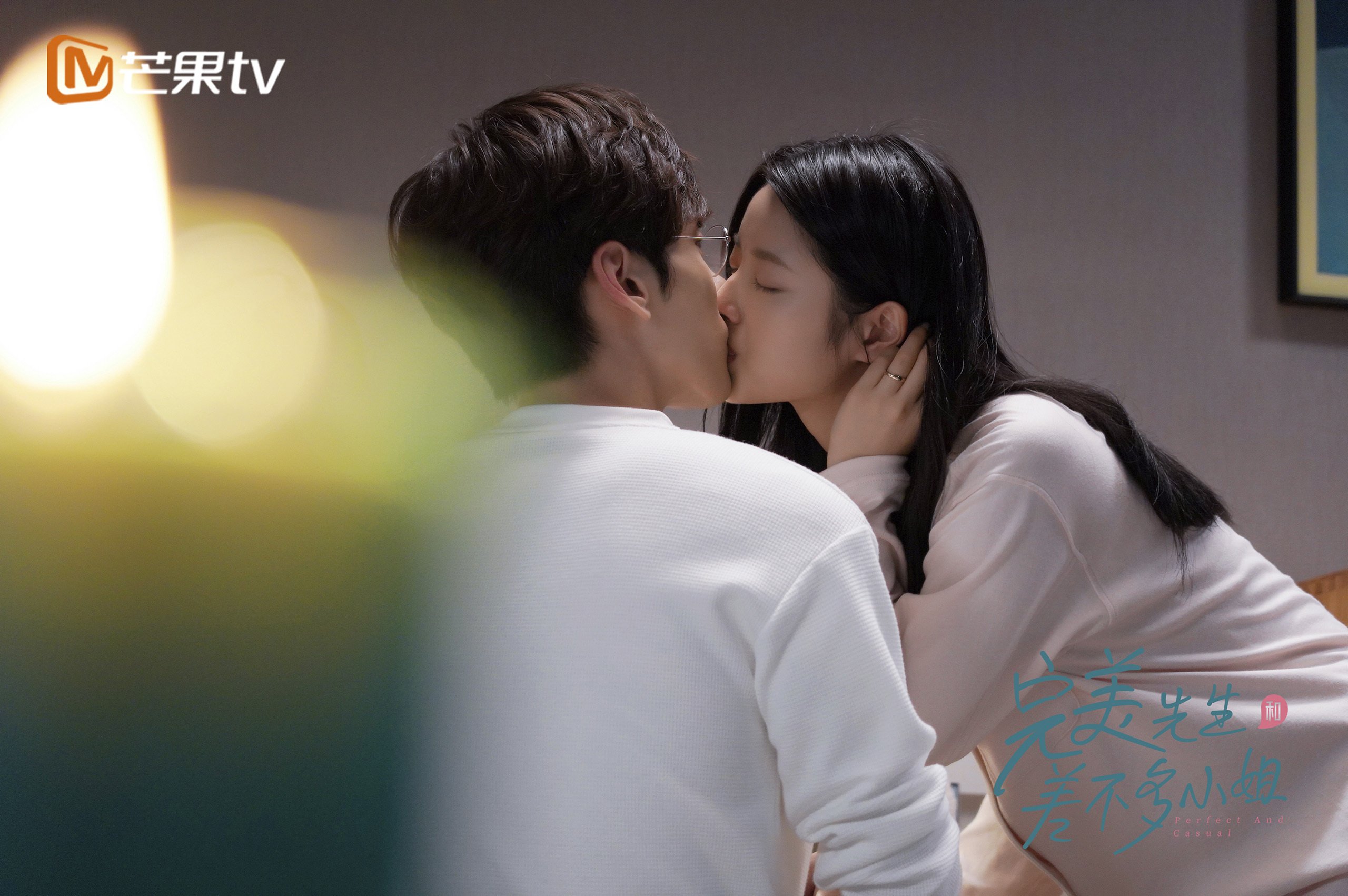 开云体育入口-绿茵悬念与篮坛碾压，竞技体育的双面叙事