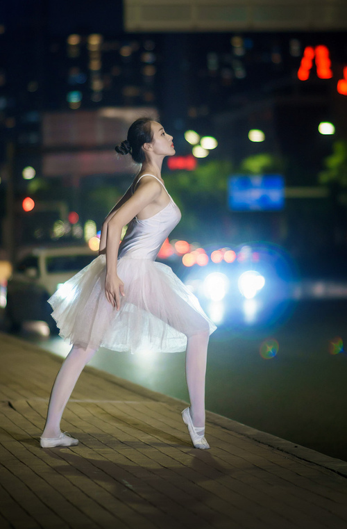 绿茵豪门的NBA式攻防，西班牙哲学如何带走切尔西，莱万又在篮球世界投射出何种弧线？