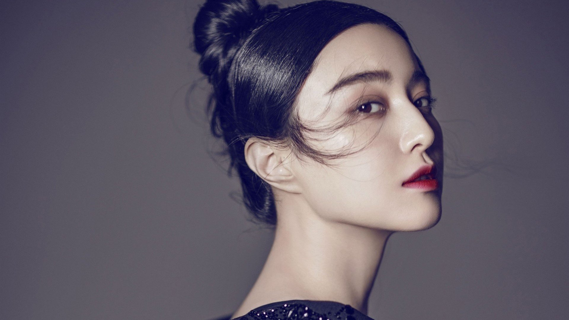 一己之力改写比赛，米切尔攻防两端的统治，让黄蜂在圣安东尼奥的逆袭成为可能